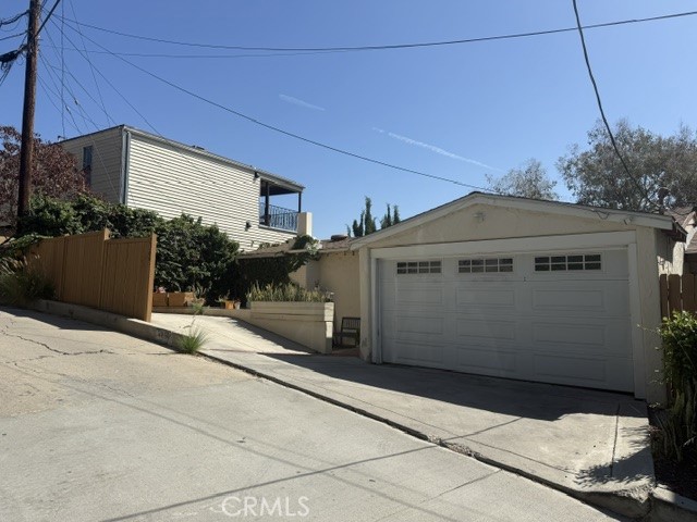 2366 Lyric — photo