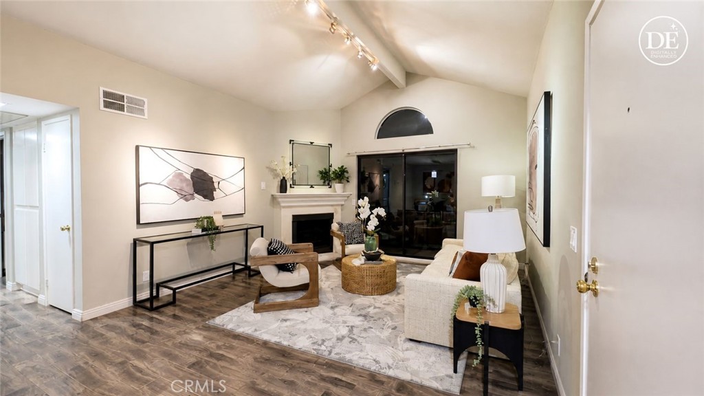 22765 Lakeway 432 — photo