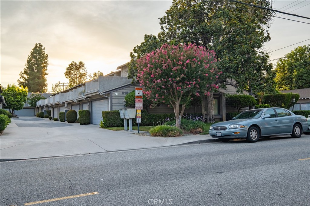 615 Monterey E — photo