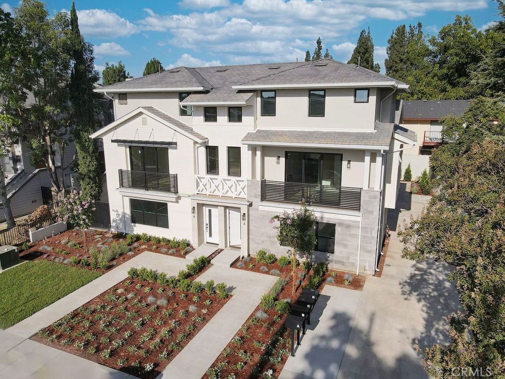 1025 La Cadena Avenue D — photo