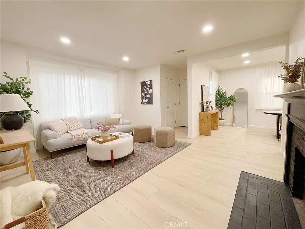 877 W Edna — photo
