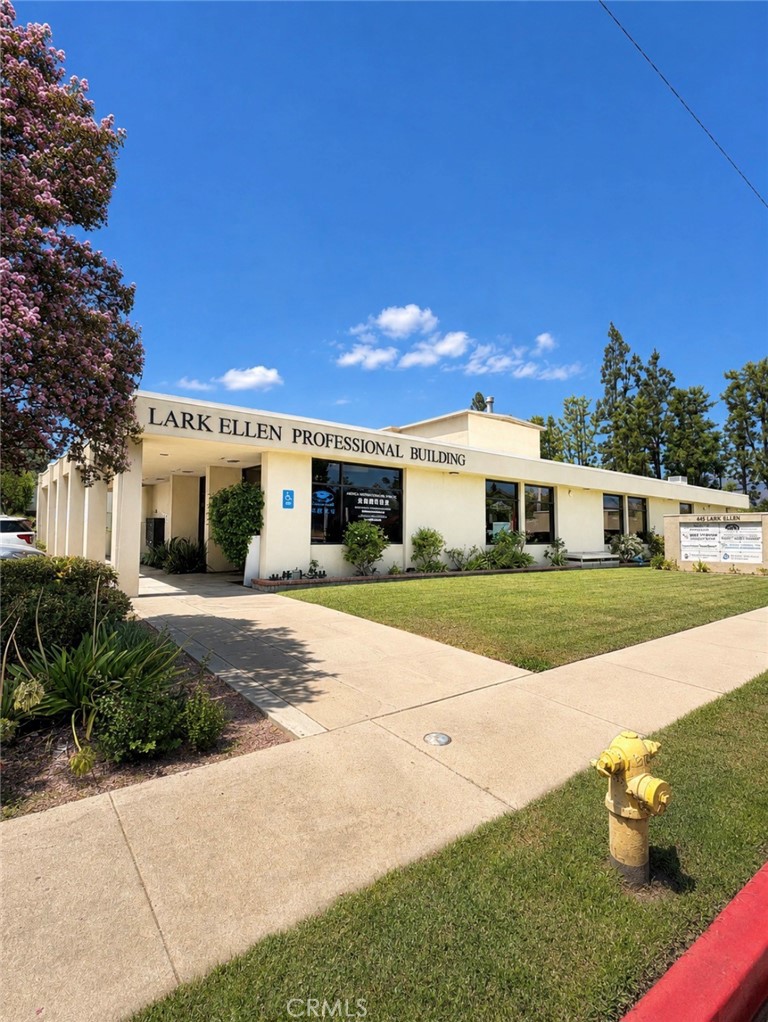 855 N Lark Ellen — photo