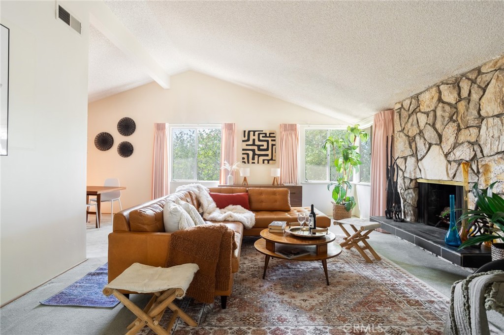 2020 Liliano — photo