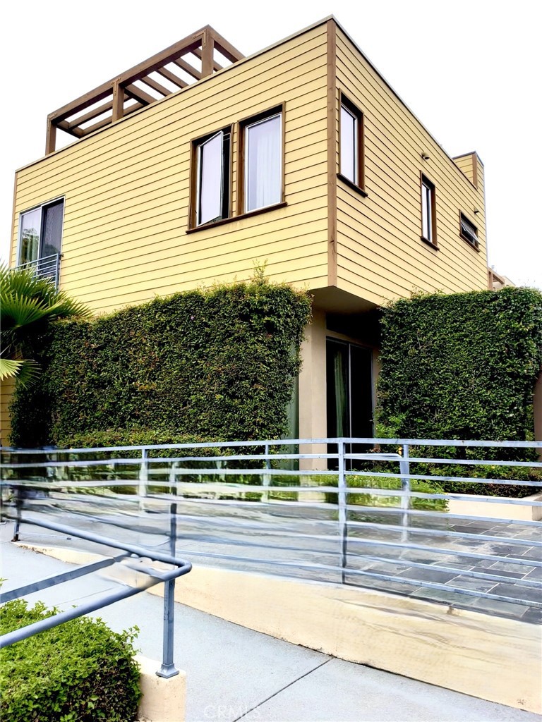 41 N Oak Avenue 1 — photo