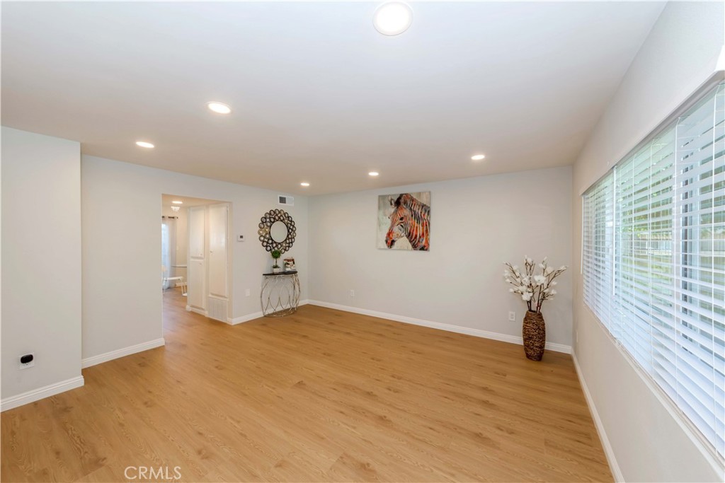 918 Huntington Dr O — photo