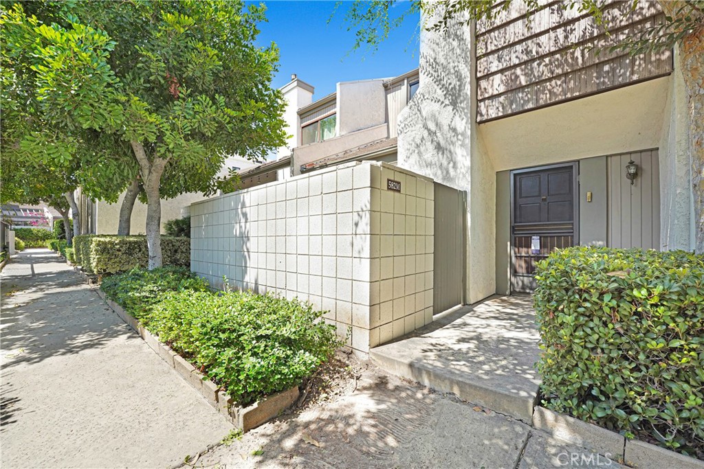 582 W Huntington Dr M — photo