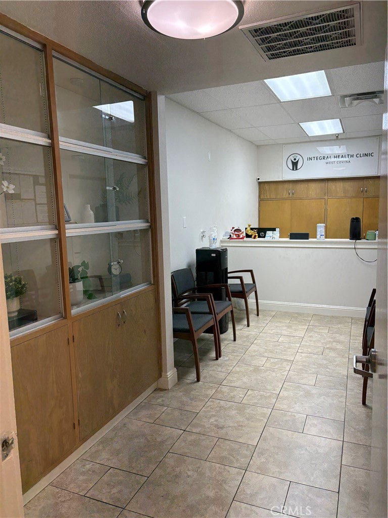 855 N Lark Ellen L — photo