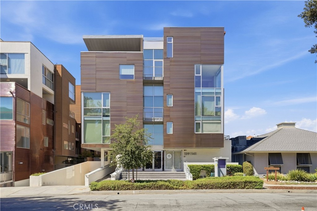 141 S Hudson Avenue 403 — photo