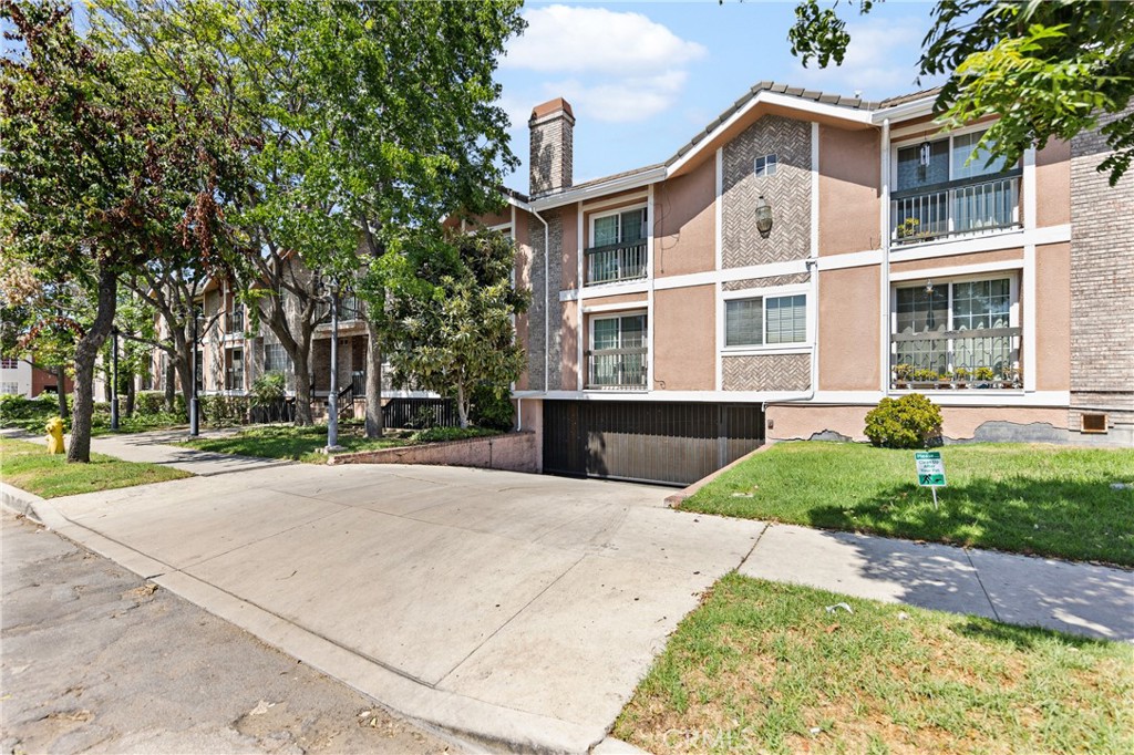 147 W Acacia 122 — photo