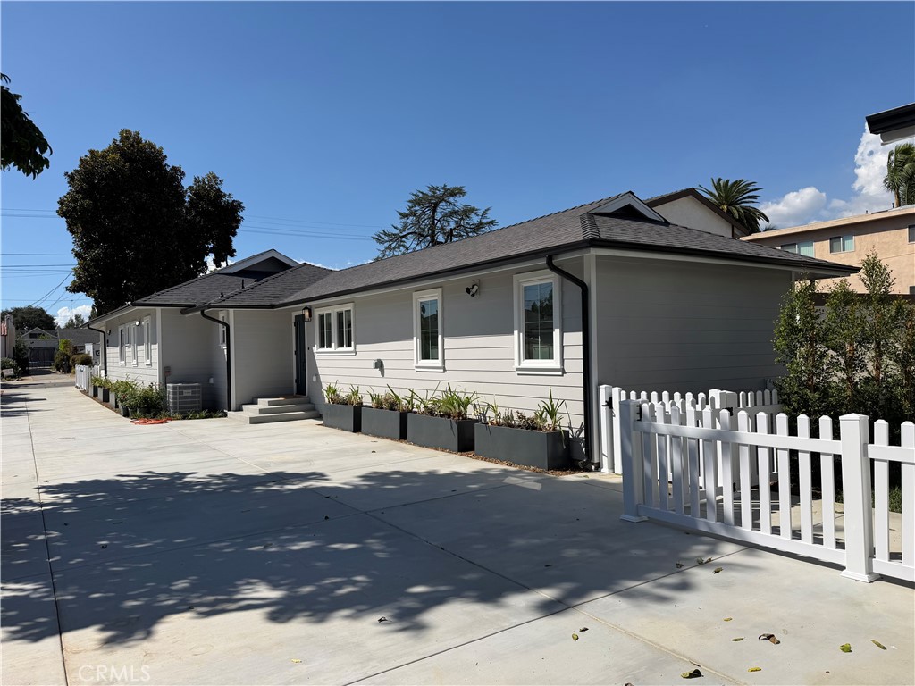 188 S Meridith — photo