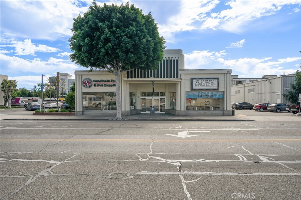 218 W Commonwealth — photo