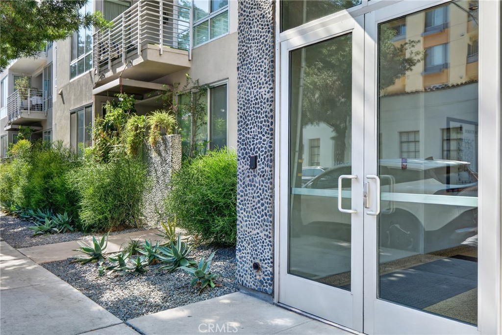111 S De Lacey Unit 306 — photo