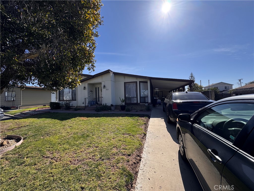 32 Poinsettia Gardens — photo