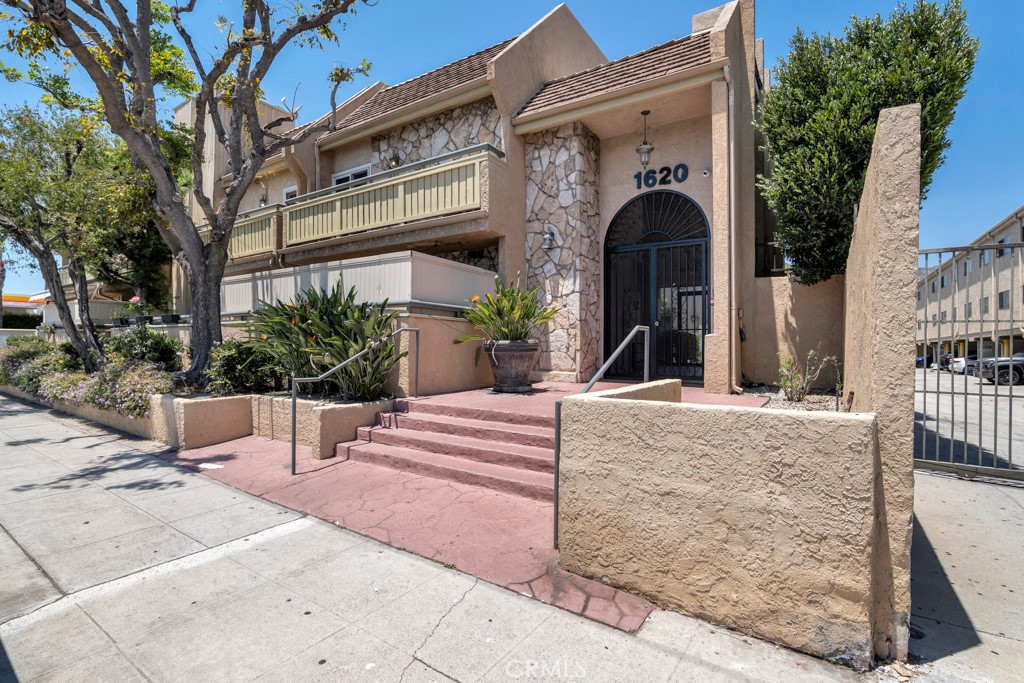 1620 N San Fernando 52 — photo