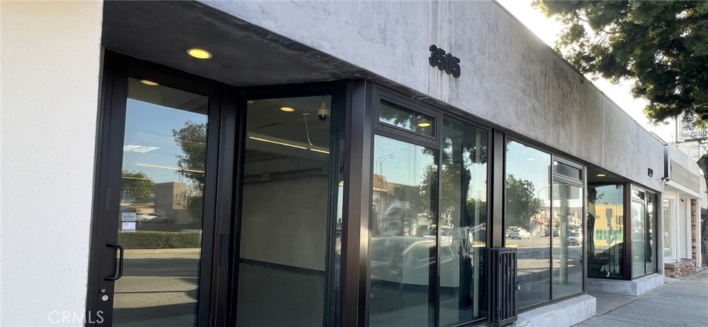 3505 W Beverly Boulevard — photo