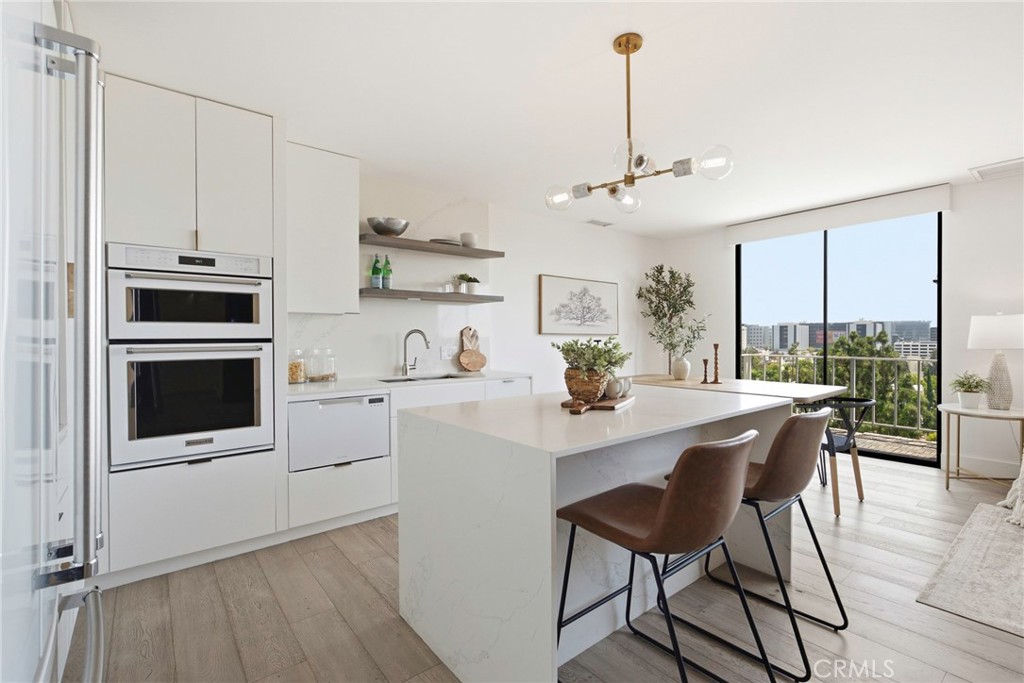 100 S Doheny 707 — photo