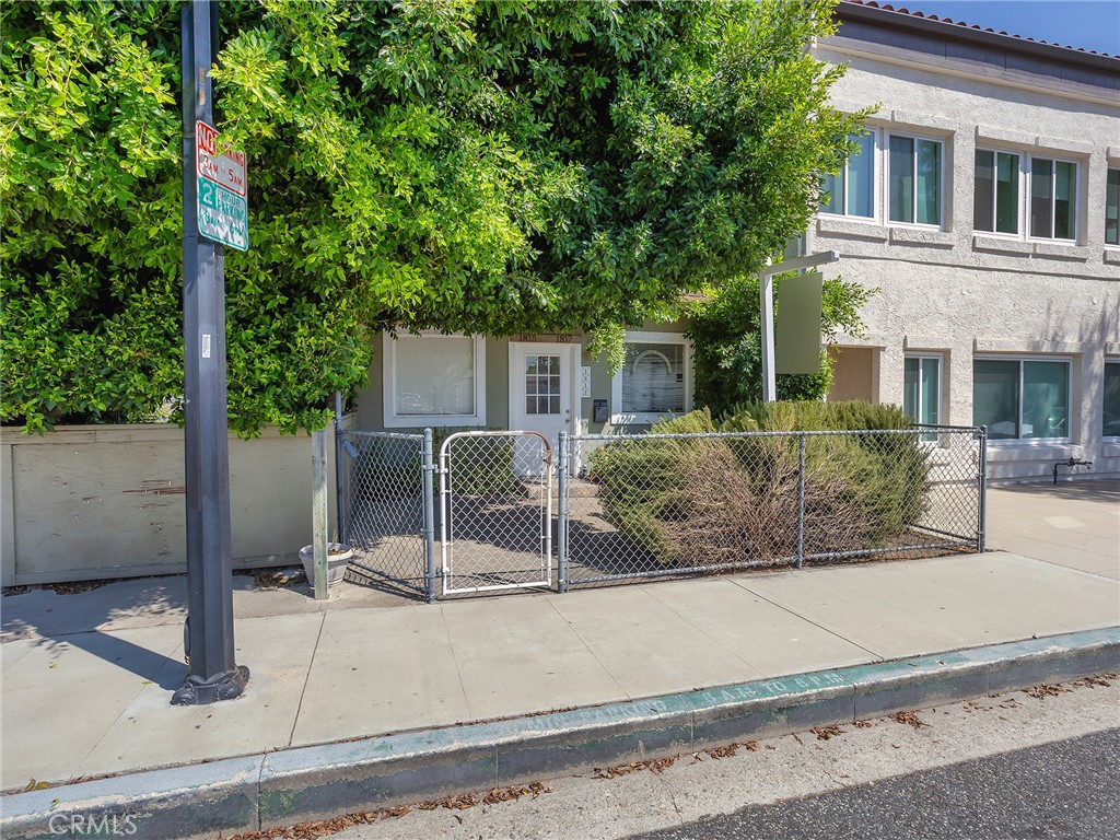 1817 W Burbank Boulevard — photo