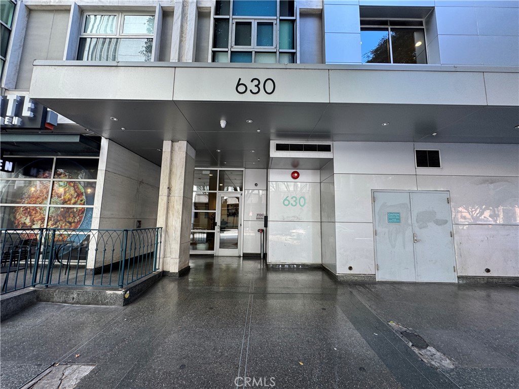 630 W 6th — photo