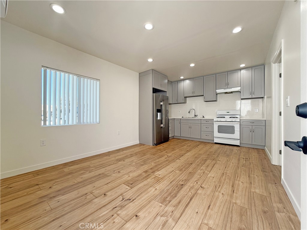 11245 McLennan — photo