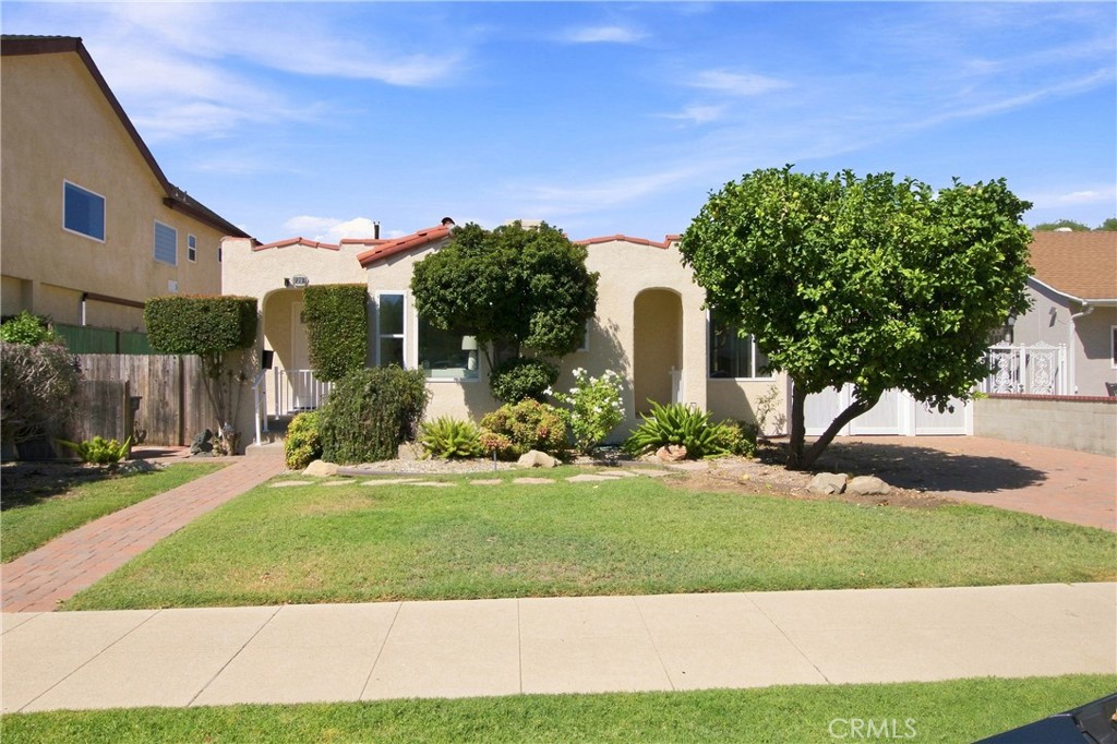 2207 N Lamer Street — photo