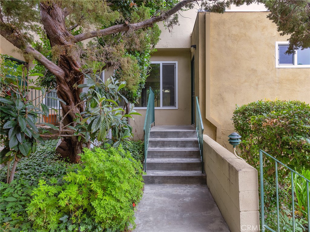11138 Aqua Vista Street 18 — photo