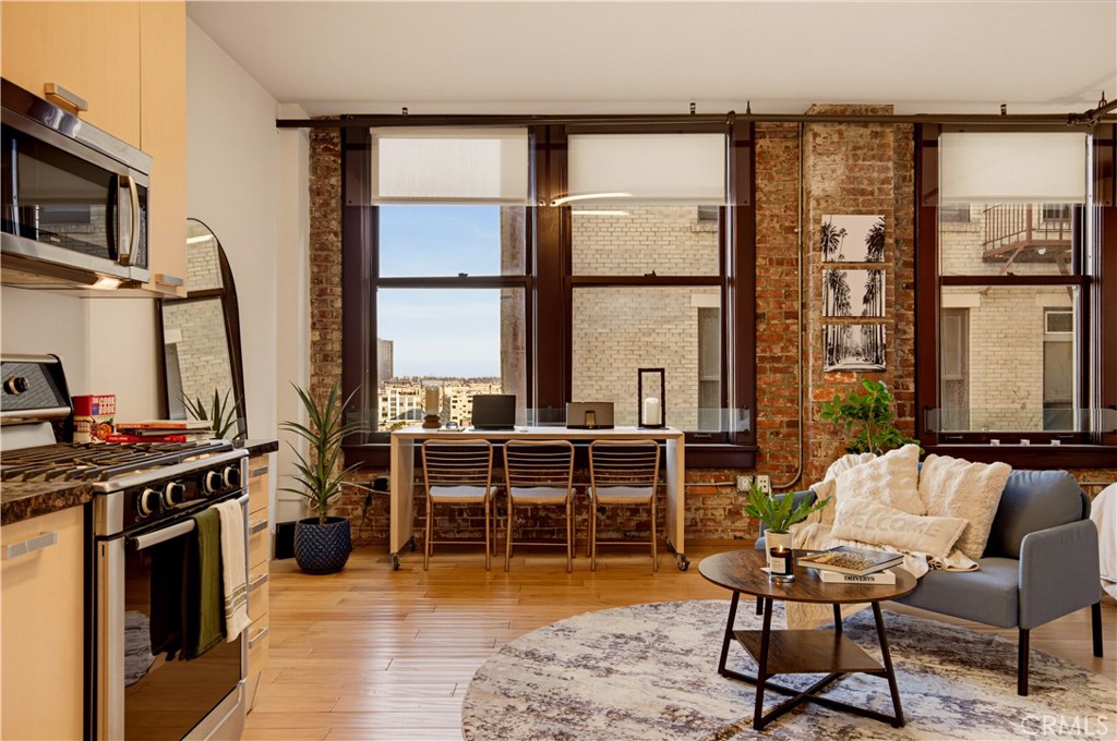 460 S Spring 1008 — photo