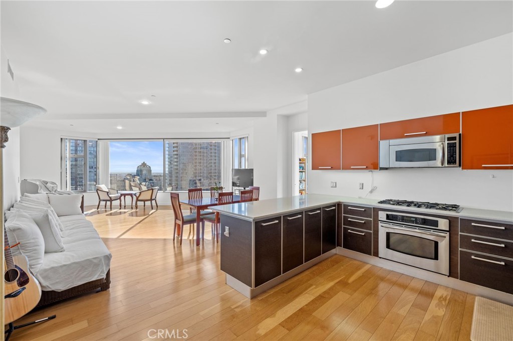 801 S Grand 1611 — photo