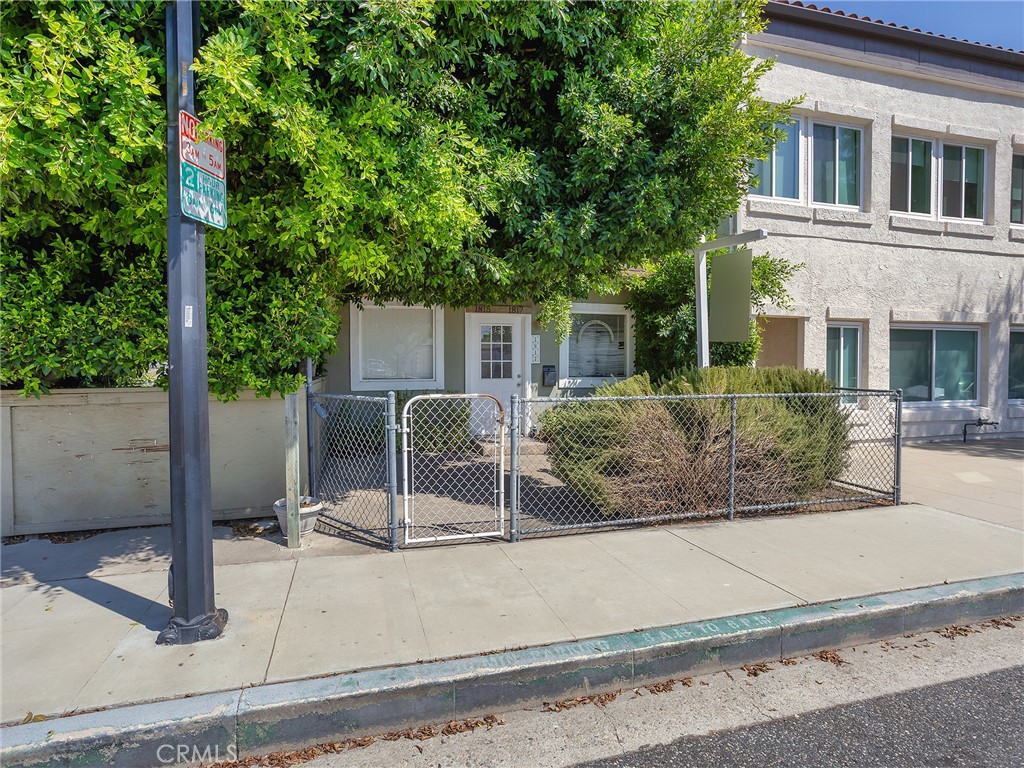 1817 W Burbank Boulevard — photo