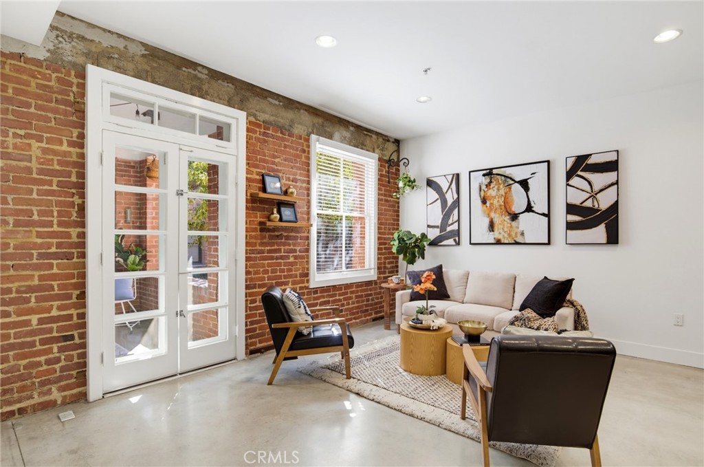 139 S Los Robles Avenue Unit 102 — photo