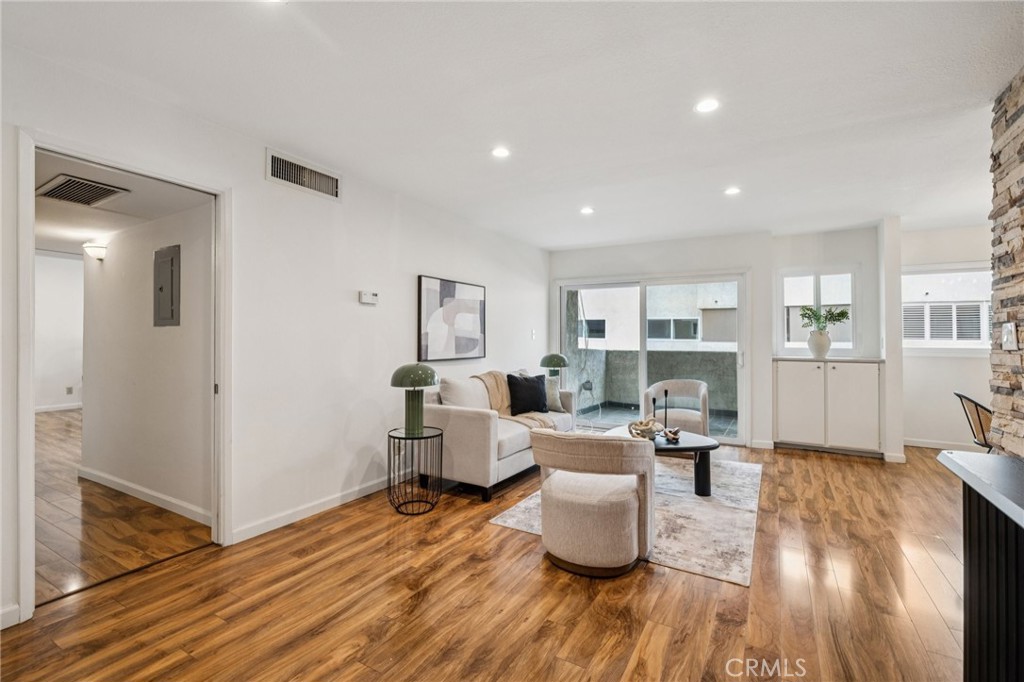 125 S Sierra Madre 215 — photo