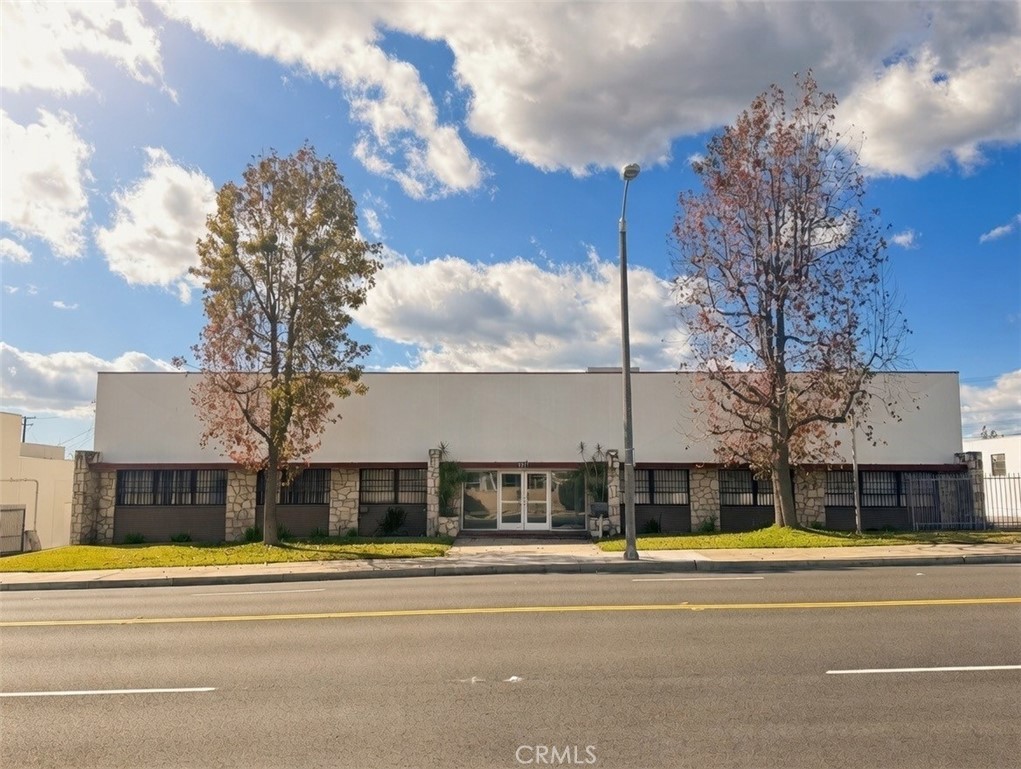 1017 S Mountain Ave — photo