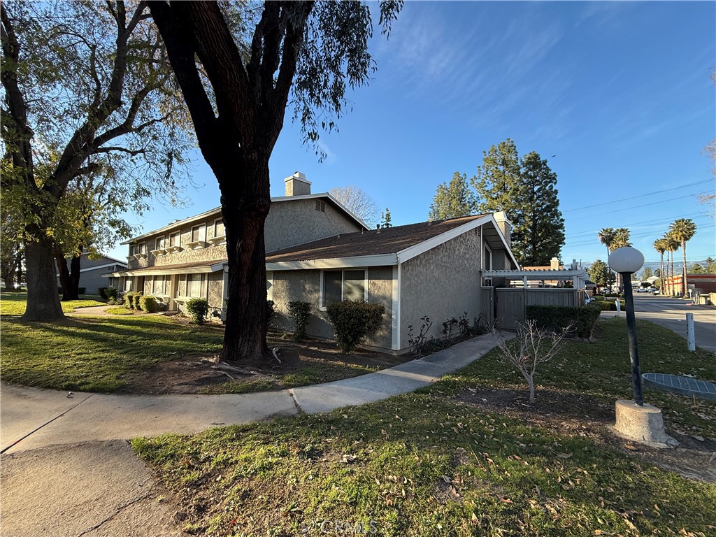 2061 W Redlands 21E — photo