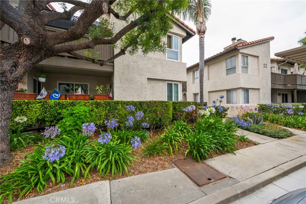 20 Corniche Drive H — photo
