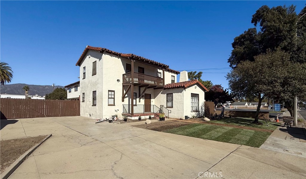 433 W Arrow — photo