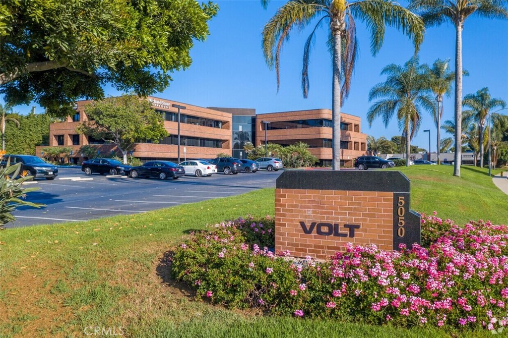 5050 Avenida Encinas 300 — photo