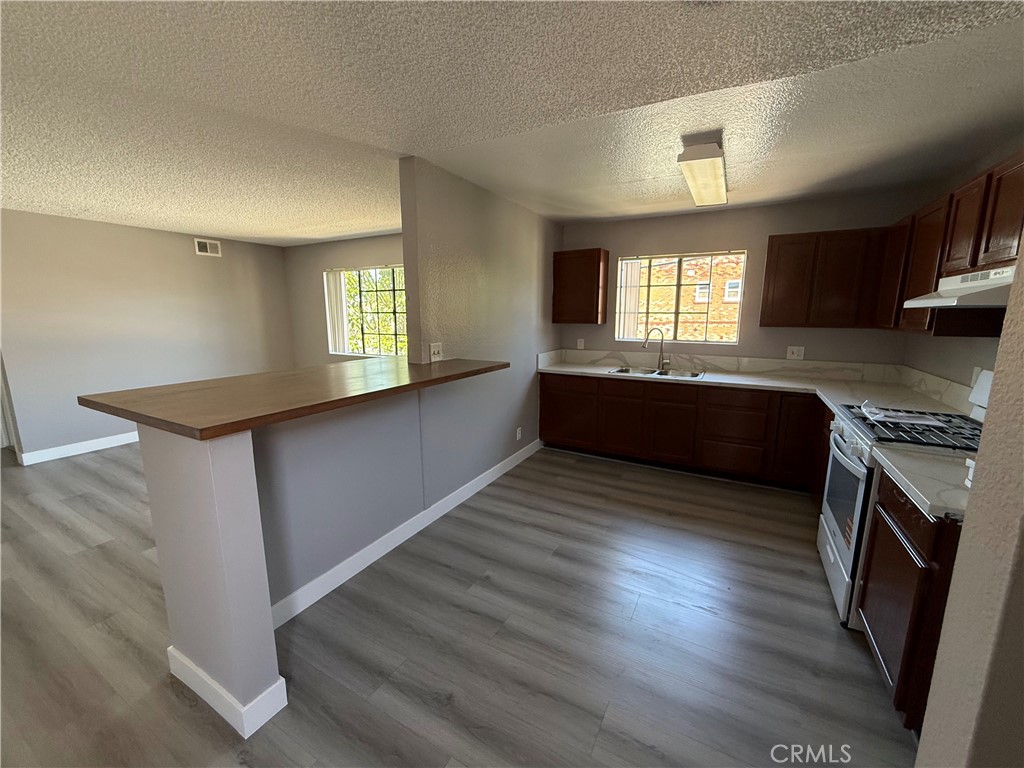 211 Magnolia 205 — photo