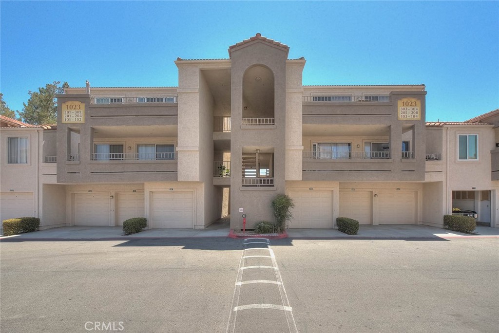 1023 Vista Del Cerro 302 — photo