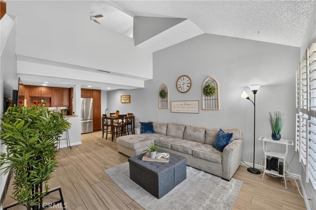 435 W 9th B3 — photo