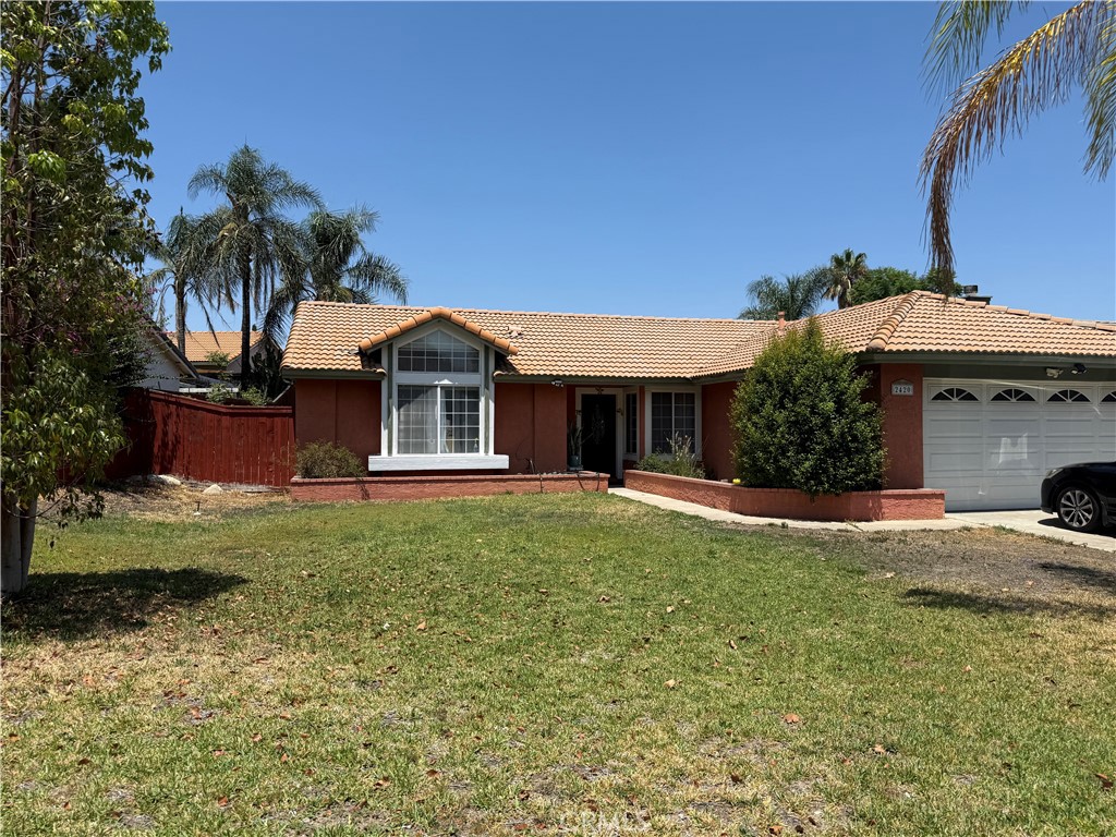2420 W Sunrise Drive — photo
