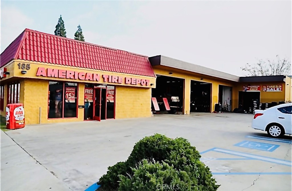 185 -195 E Foothill Boulevard — photo