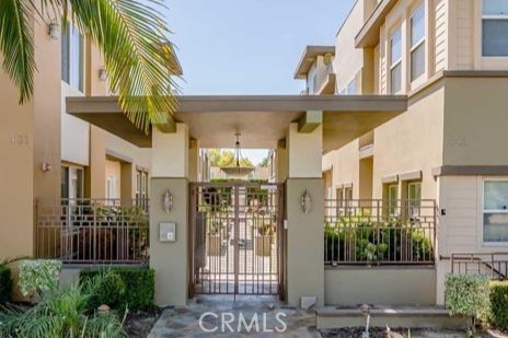 441 N Los Robles 16 — photo
