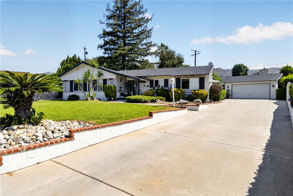 130 Wagonwheel Road — photo