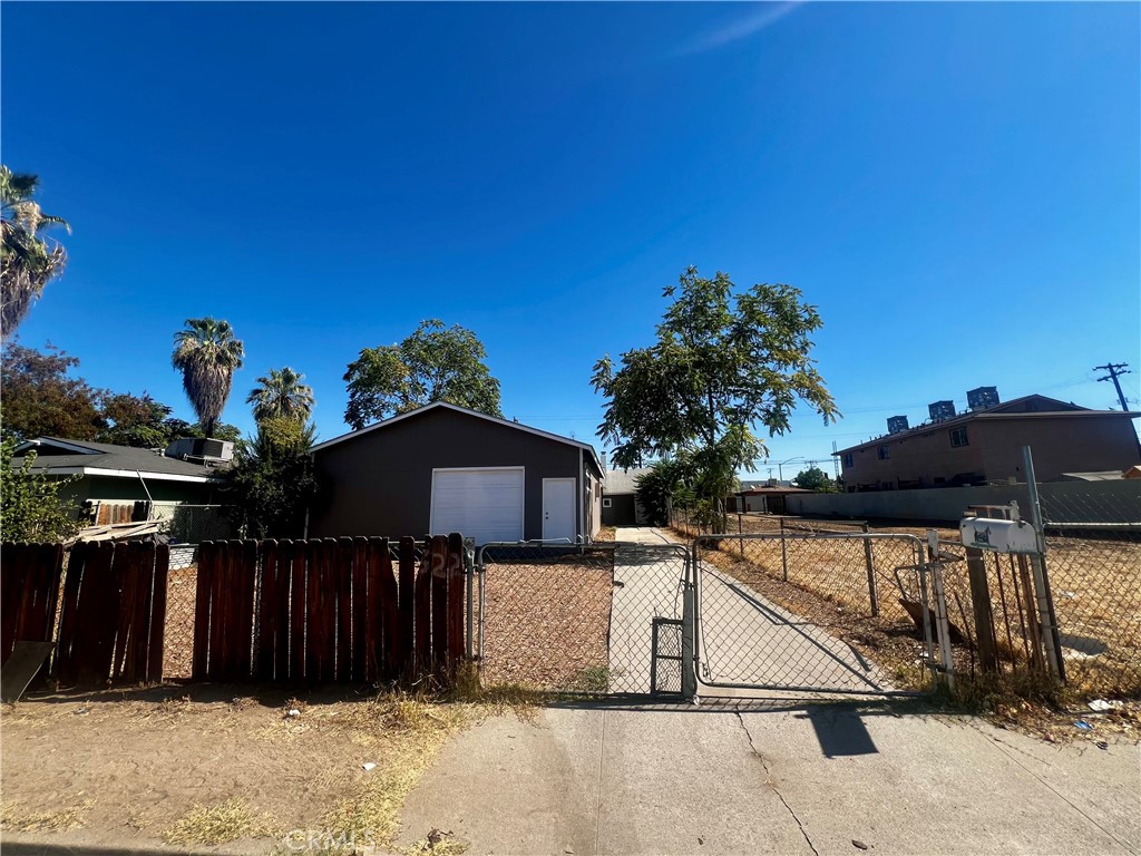 1322 Quincy — photo