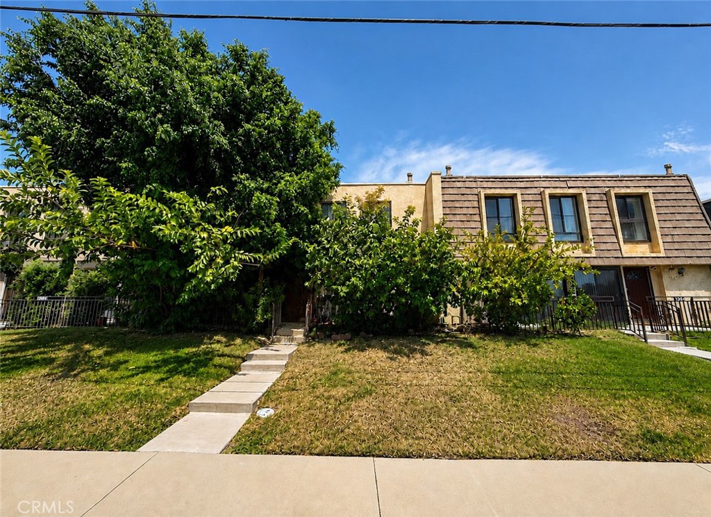 15051 Chatsworth St — photo