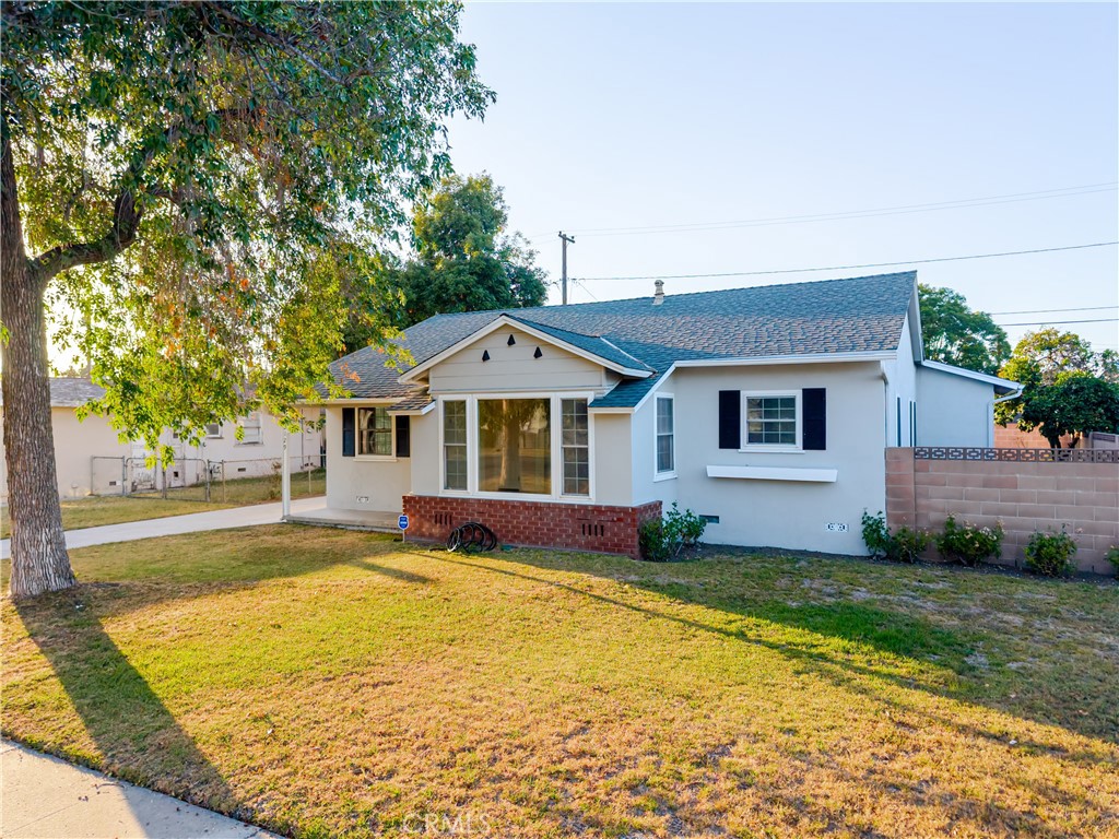 2129 W Cerritos — photo