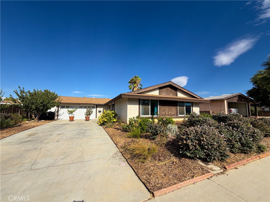 44148 Gingham Avenue — photo