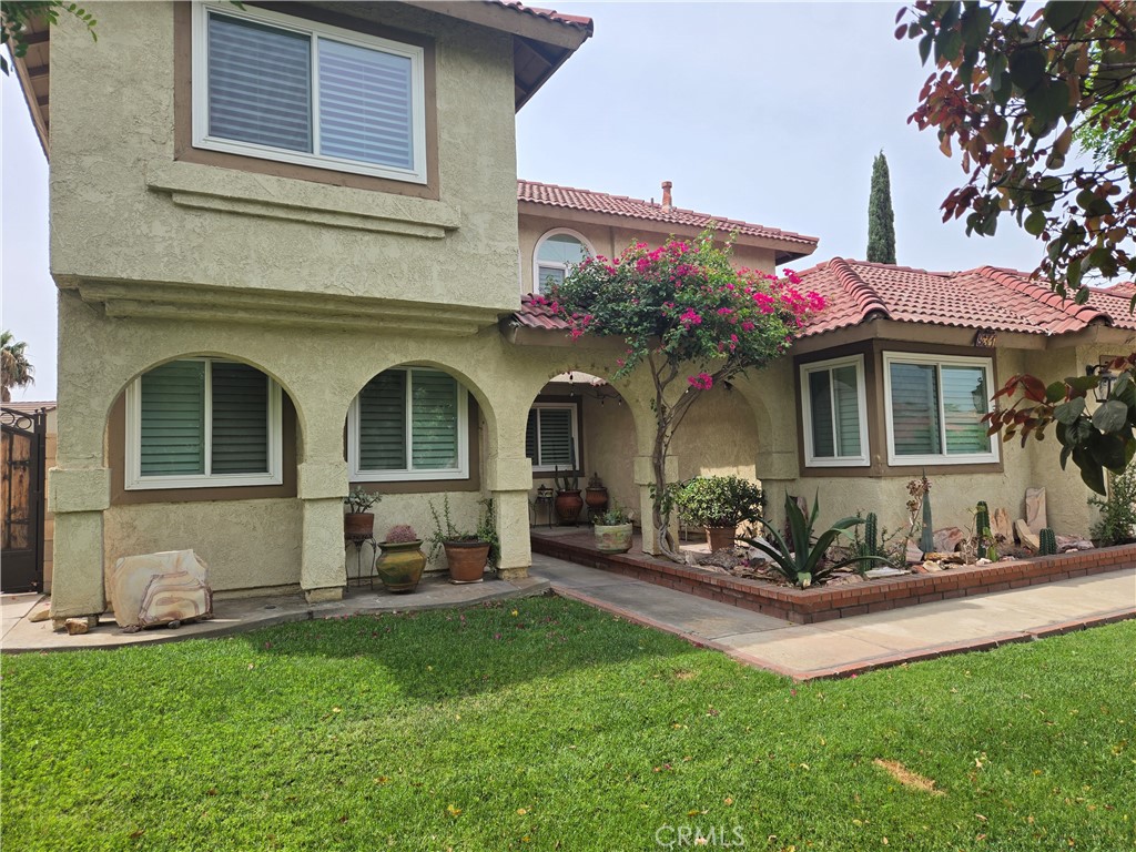 831 W El Molino — photo