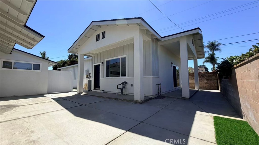 1704 E Vine Avenue B — photo
