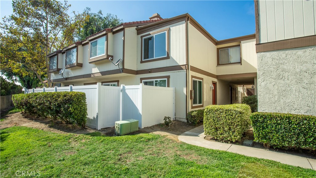 1216 S Cypress D — photo