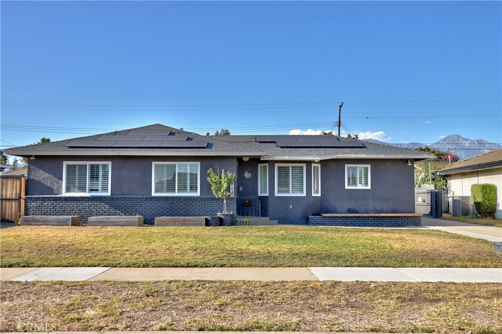 910 W Granada Court — photo